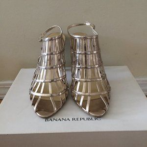 Banana Republic Gold Sandals Size 7 (Like New)